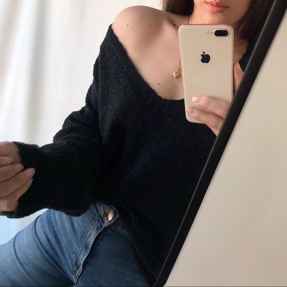 The Basic Essential Sweater - Picture 4 of 9